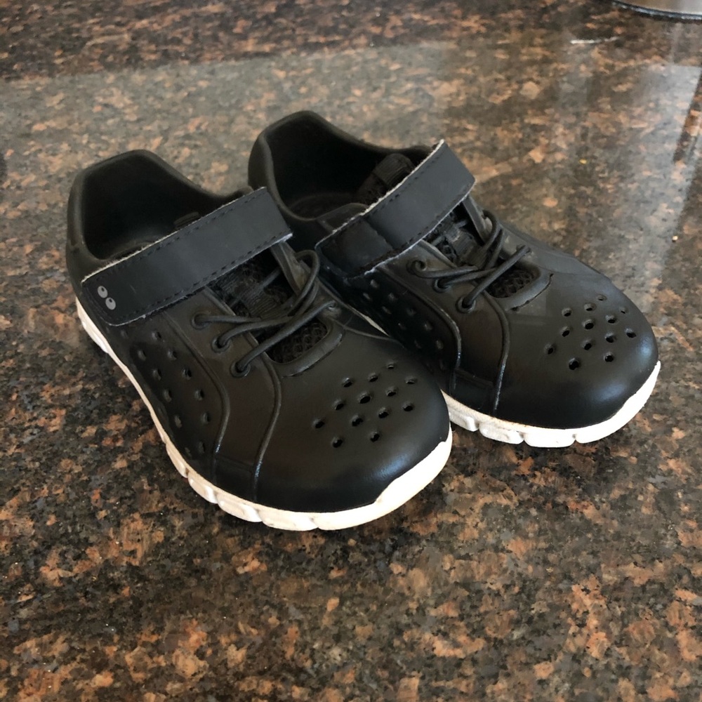 Surprize Stride Rite Toddler Boy 7 Water Shoe
